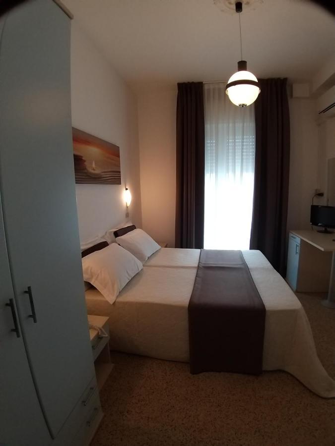 Hotel Ideal Ріміні Екстер'єр фото