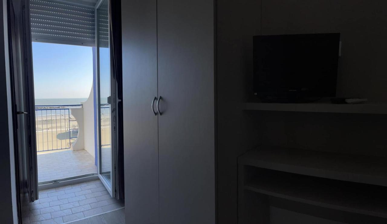 Hotel Ideal Ріміні Екстер'єр фото