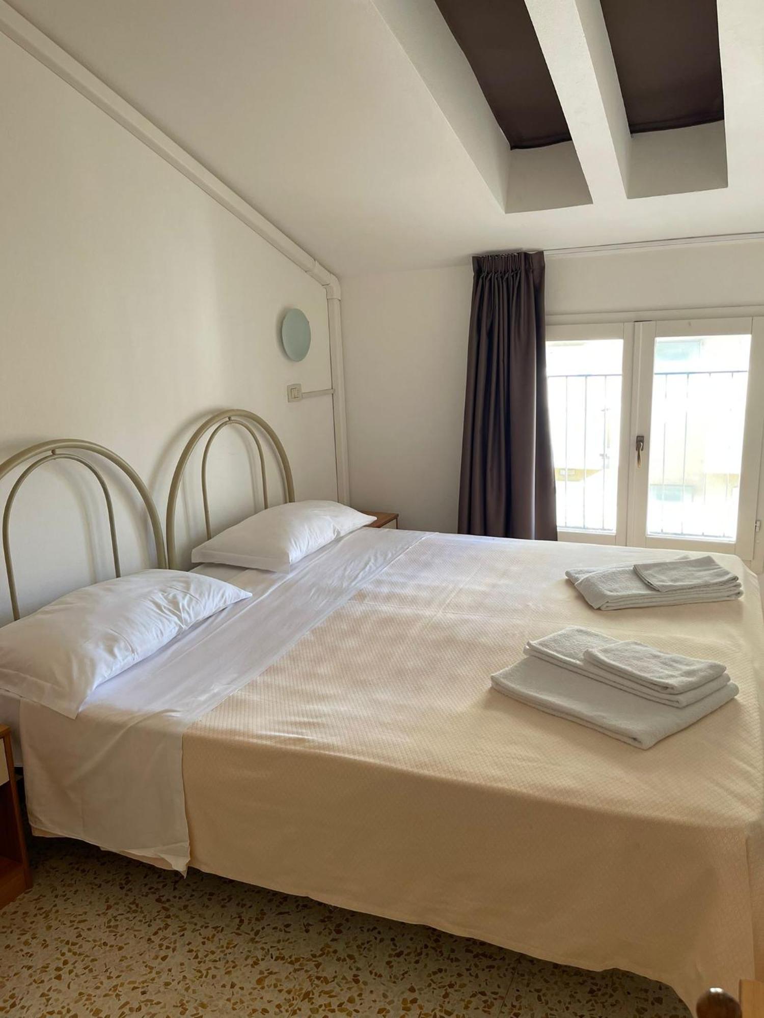 Hotel Ideal Ріміні Екстер'єр фото