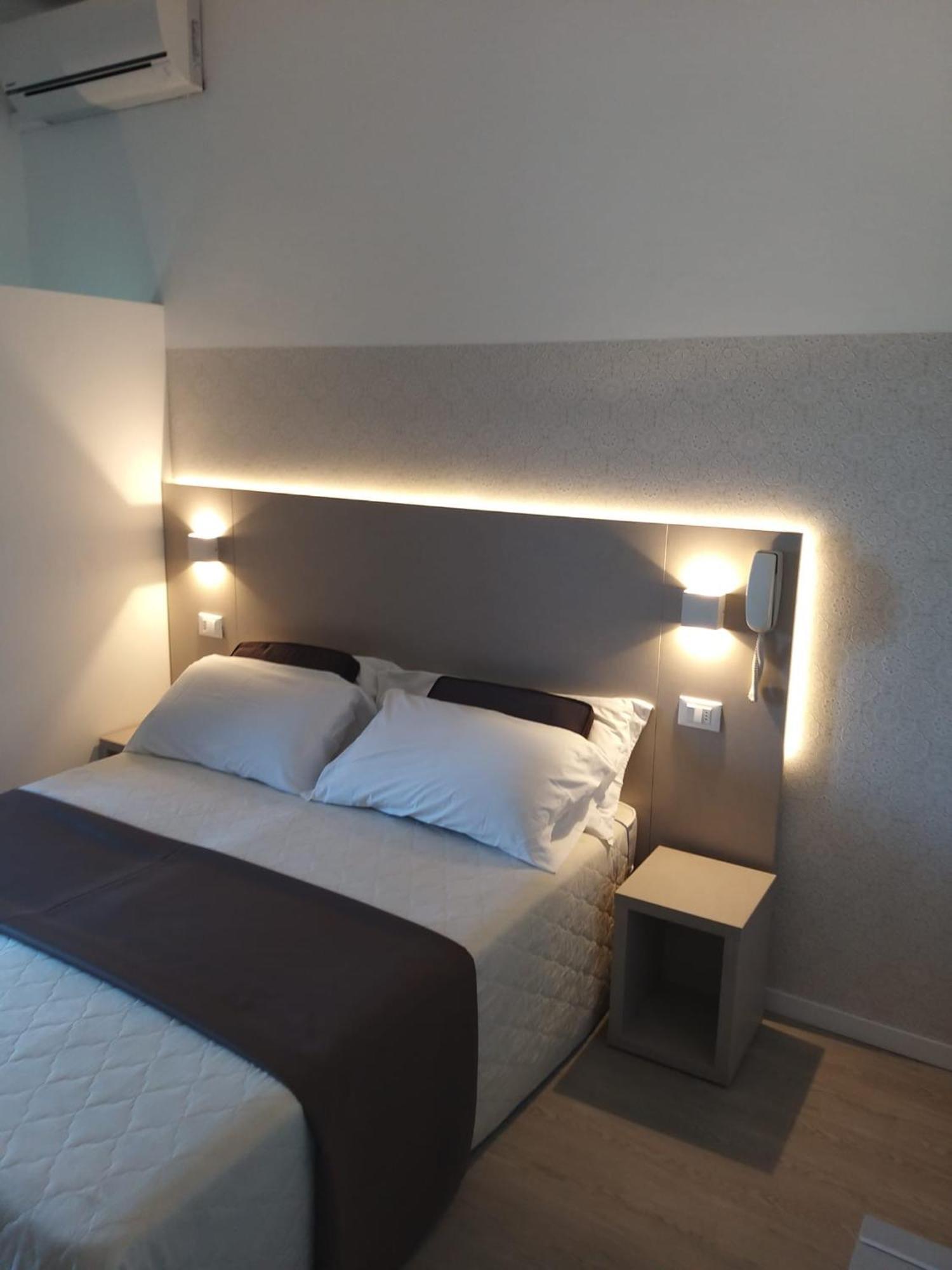 Hotel Ideal Ріміні Екстер'єр фото