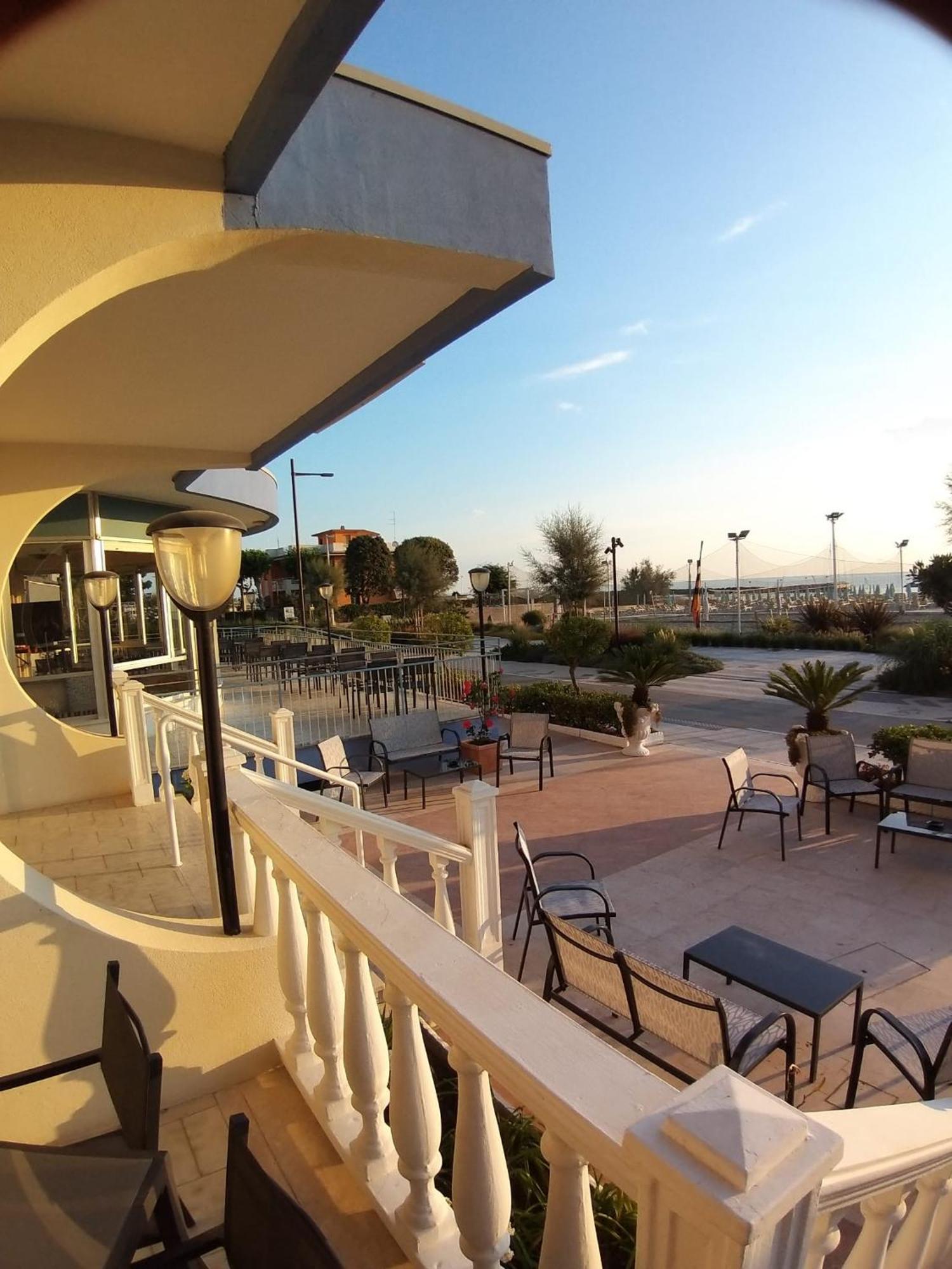 Hotel Ideal Ріміні Екстер'єр фото