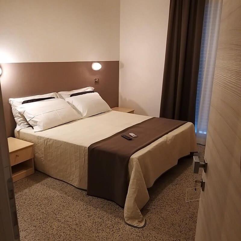 Hotel Ideal Ріміні Екстер'єр фото