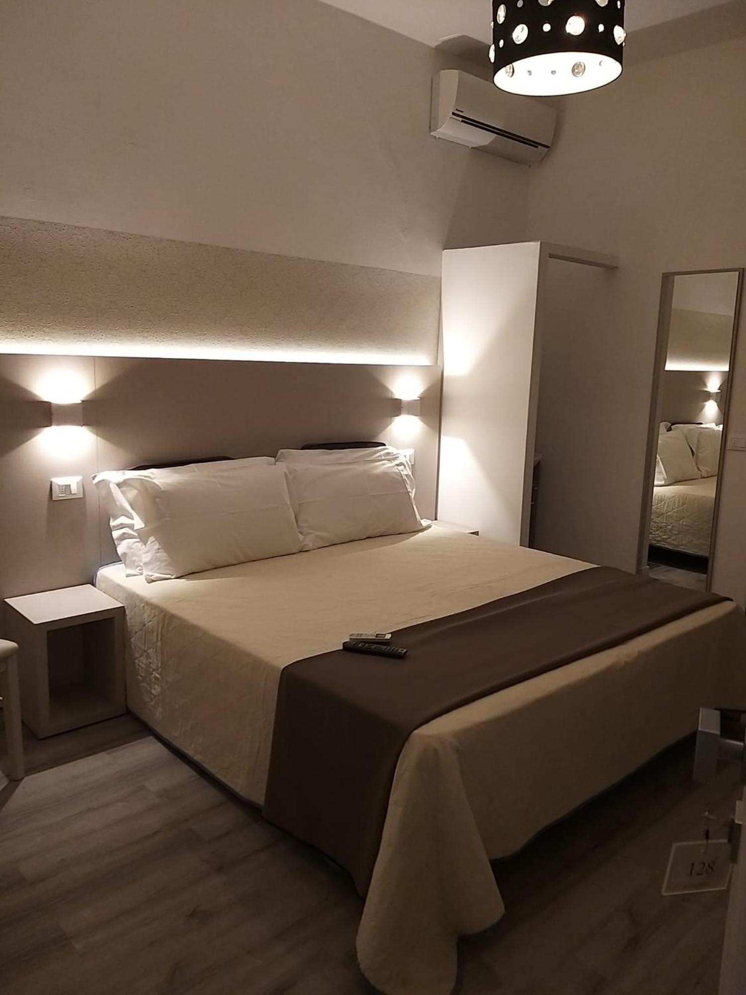 Hotel Ideal Ріміні Екстер'єр фото