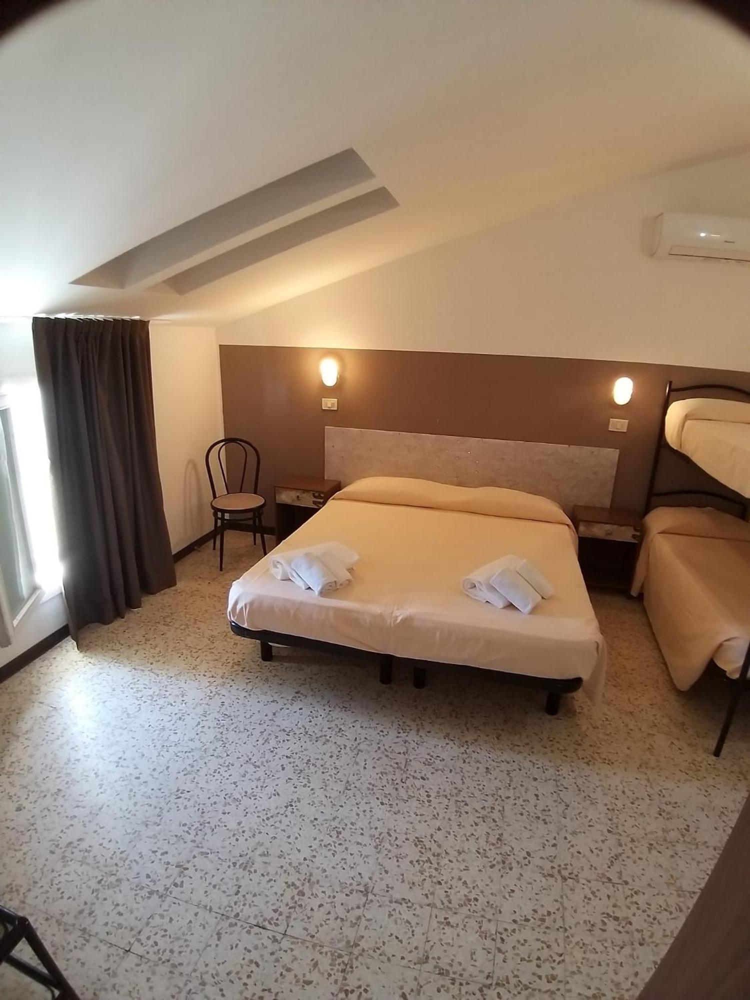 Hotel Ideal Ріміні Екстер'єр фото