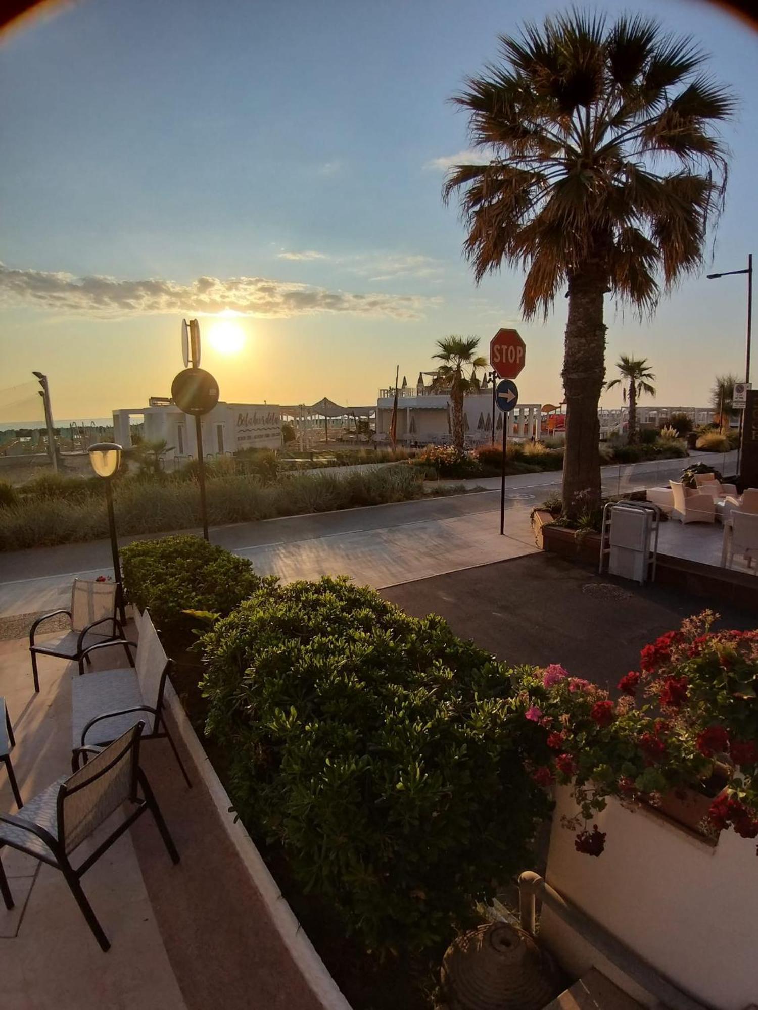 Hotel Ideal Ріміні Екстер'єр фото