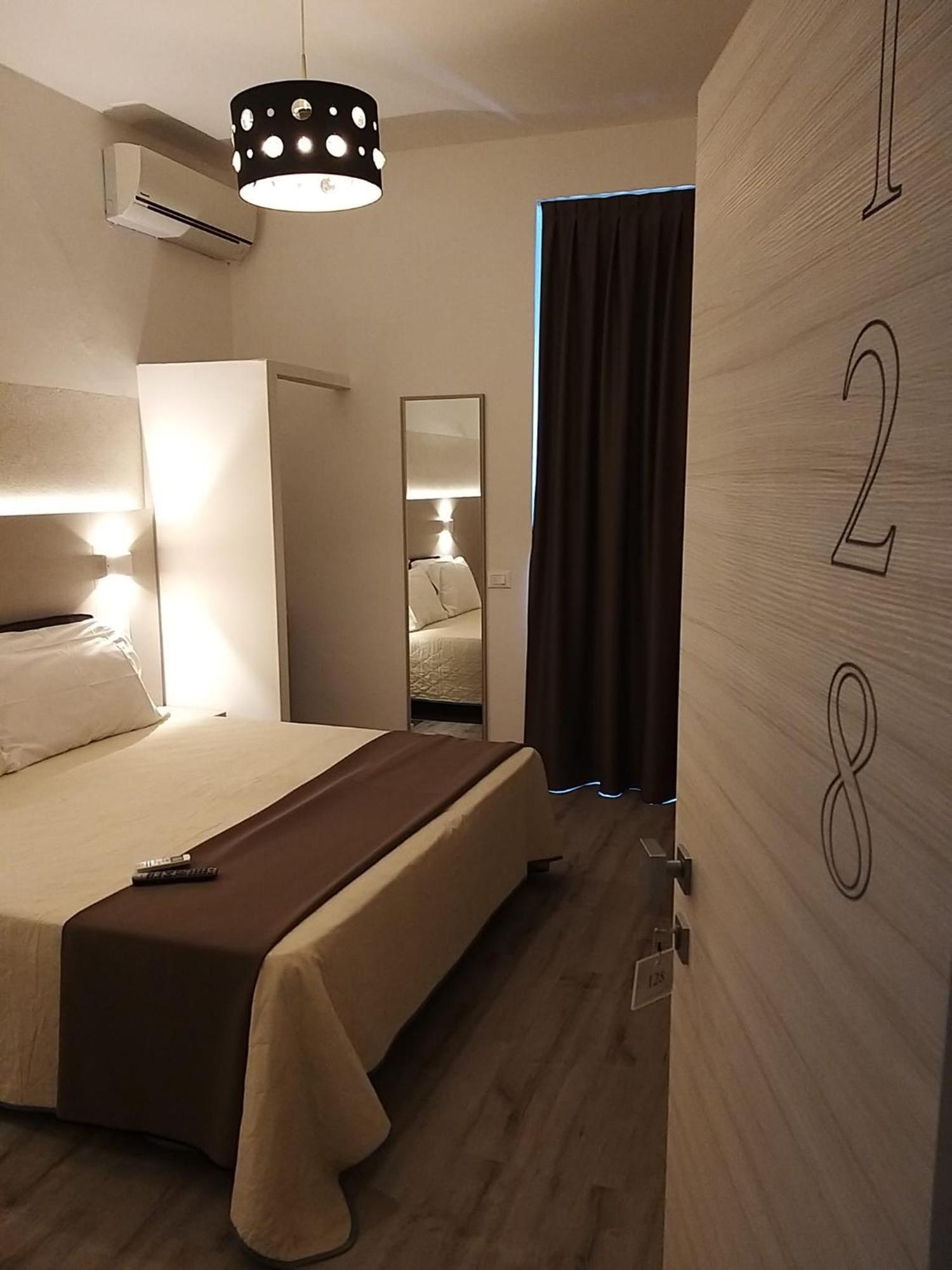 Hotel Ideal Ріміні Екстер'єр фото