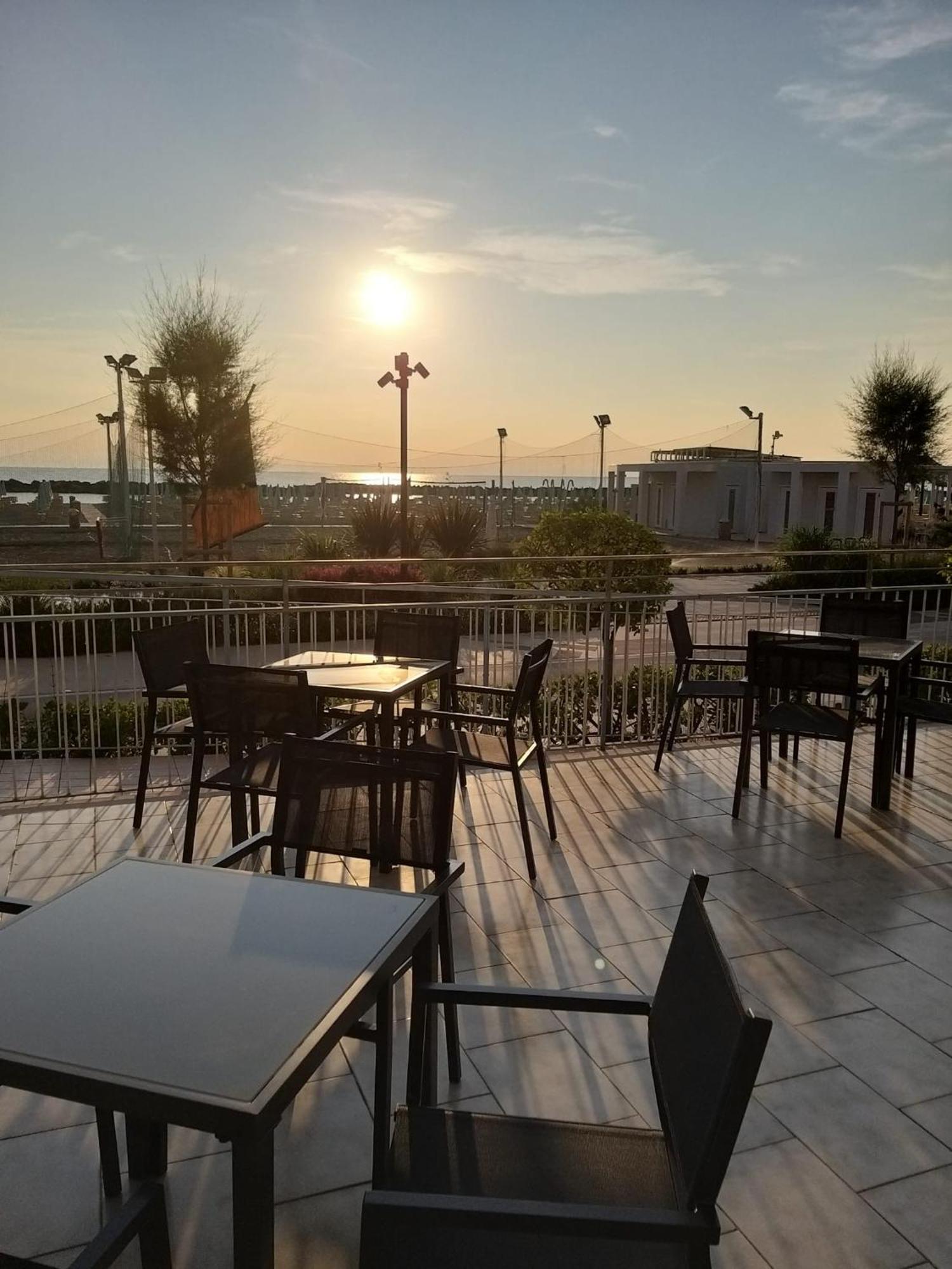 Hotel Ideal Ріміні Екстер'єр фото