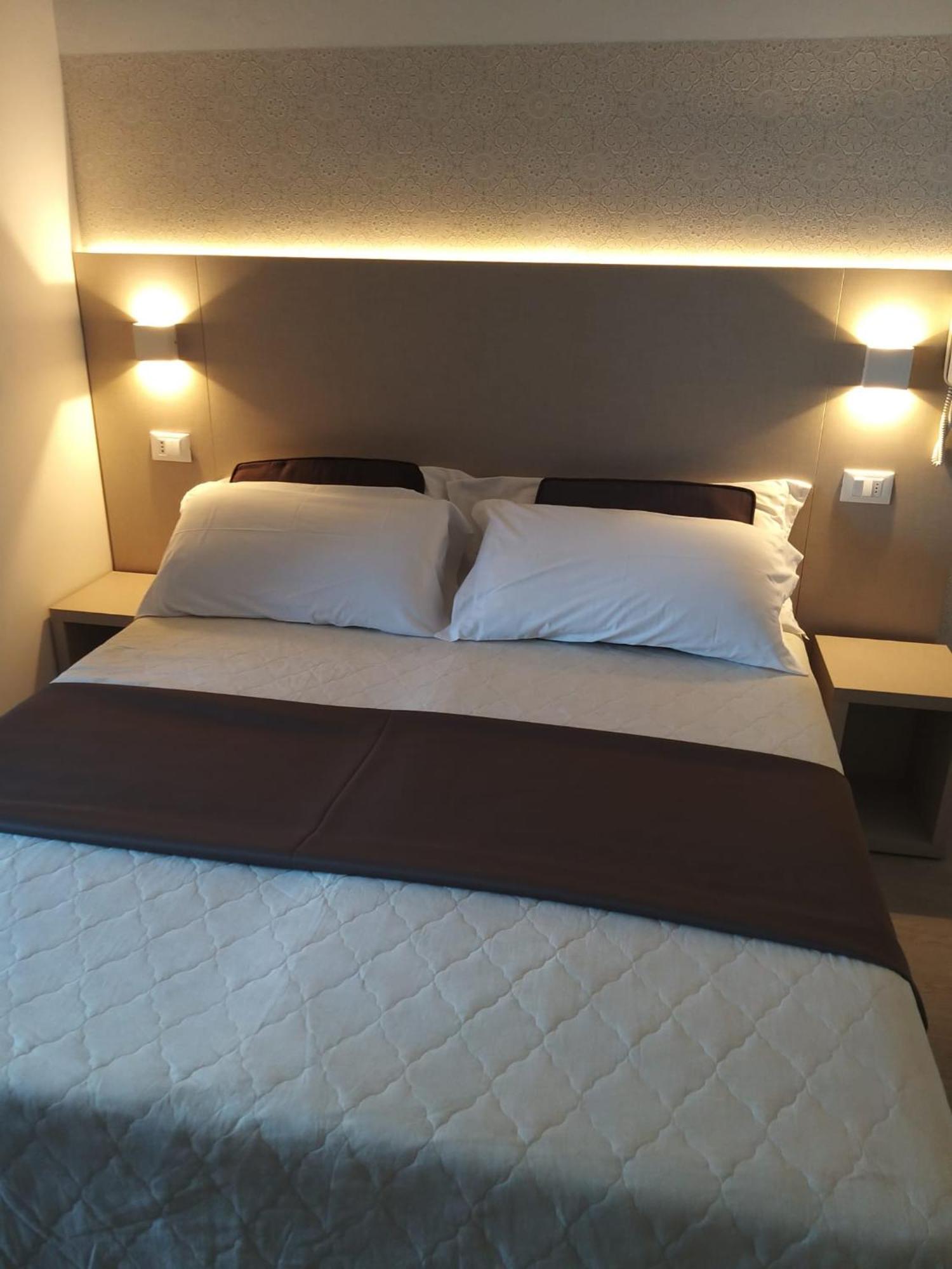 Hotel Ideal Ріміні Екстер'єр фото