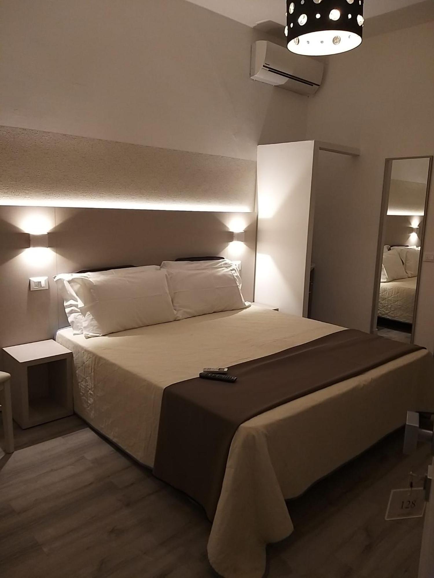 Hotel Ideal Ріміні Екстер'єр фото