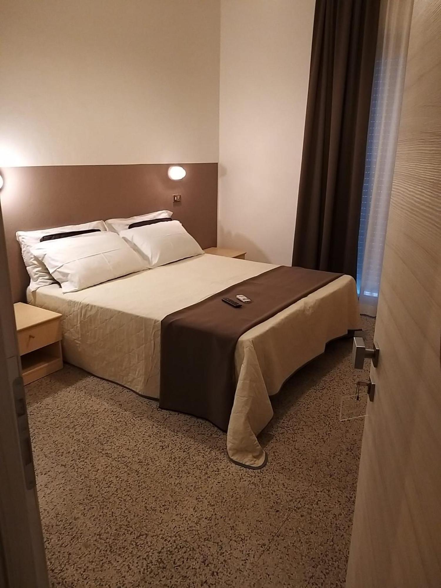 Hotel Ideal Ріміні Екстер'єр фото