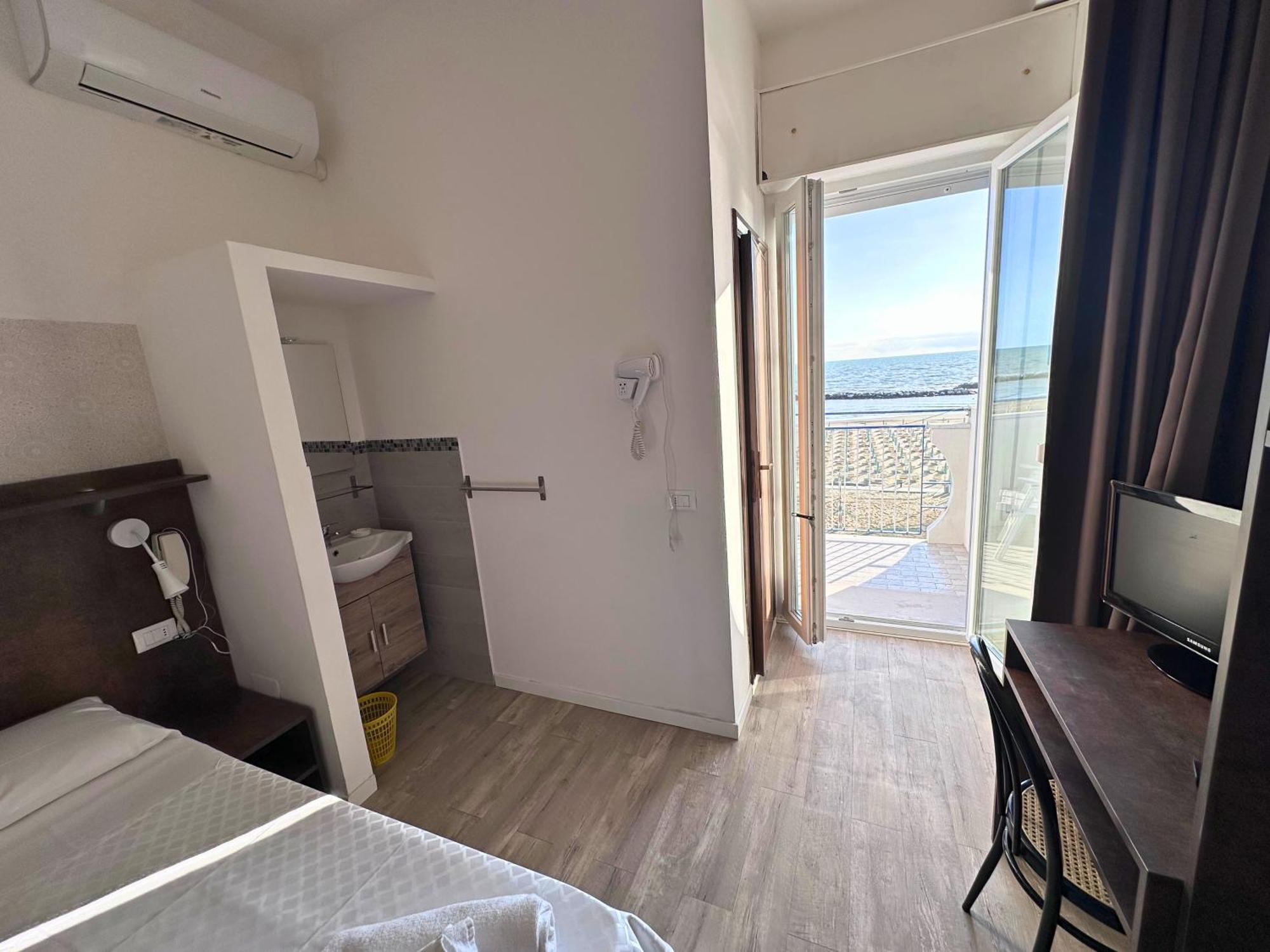 Hotel Ideal Ріміні Екстер'єр фото